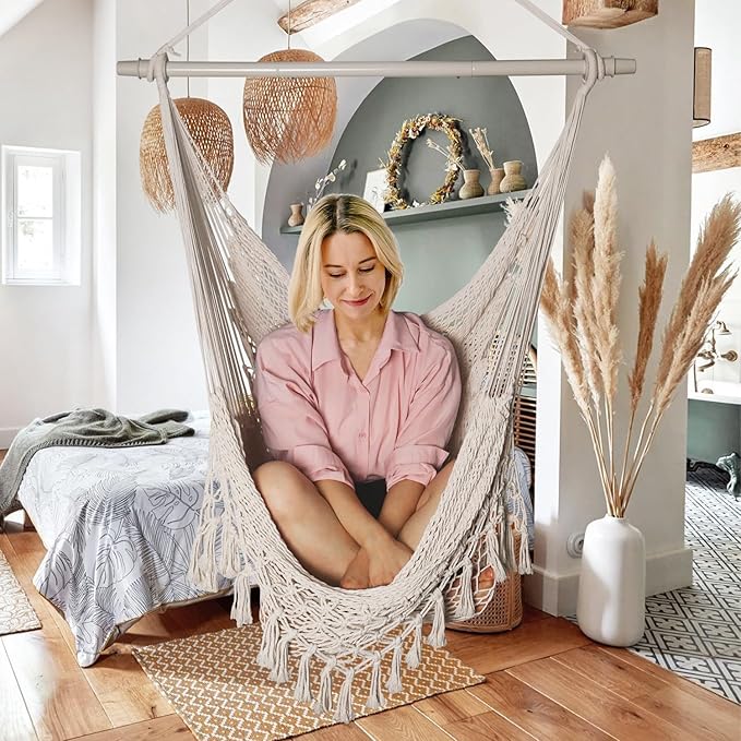 Handwoven Cotton Rope Hammock Chair with Metal Spreader Bar, Boho Hanging Chair Bedroom, Indoor Outdoor Swing Chair with Tassle, SandyBeach White